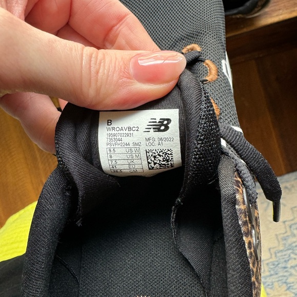 New Balance Roav sneaker, size 9.5. Black, white, and leopard/animal print - Picture 8 of 8